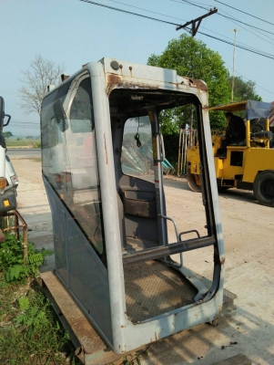 ขายหัวเก๋งรถขุด KOMATSU/ PC138 ขายตามสภาพ กระจกหน้าไม่มี ประตูด้านข้างไม่มี ขายหัวเก๋งรถขุด KOMATSU/ PC138 ขายตามสภาพ กระจกหน้าไม่มี ประตูด้านข้างไม่มี