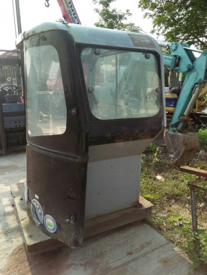 ขายหัวเก๋งรถขุด KOMATSU/ PC138 ขายตามสภาพ กระจกหน้าไม่มี ประตูด้านข้างไม่มี ขายหัวเก๋งรถขุด KOMATSU/ PC138 ขายตามสภาพ กระจกหน้าไม่มี ประตูด้านข้างไม่มี