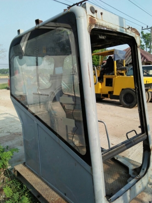 ขายหัวเก๋งรถขุด KOMATSU/ PC138 ขายตามสภาพ กระจกหน้าไม่มี ประตูด้านข้างไม่มี ขายหัวเก๋งรถขุด KOMATSU/ PC138 ขายตามสภาพ กระจกหน้าไม่มี ประตูด้านข้างไม่มี