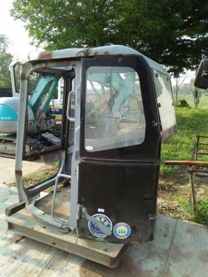 ขายหัวเก๋งรถขุด KOMATSU/ PC138 ขายตามสภาพ กระจกหน้าไม่มี ประตูด้านข้างไม่มี