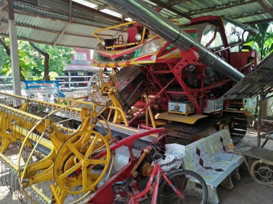 ขายรถเกี่ยวข้าวเกษตรพัฒนารุ่นไอ้หนุ่มไวไฟรถปี56รถสวยพร้อมใช้งานสนใจโทร0981912778