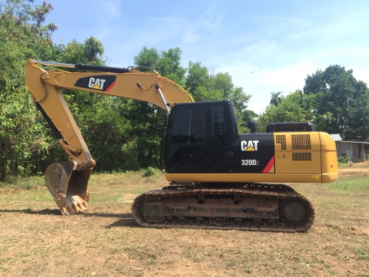 ขายดาวน์แบคโฮ CATERPILLAR 320D2ทำงาน 2098ชั่วโมง สวยมาก สนใจโทร 081-970-1072