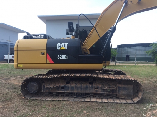 ขายดาวน์แบคโฮ CATERPILLAR 320D2ทำงาน 2098ชั่วโมง สวยมาก สนใจโทร 081-970-1072