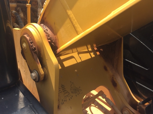 ขายดาวน์แบคโฮ CATERPILLAR 320D2ทำงาน 2098ชั่วโมง สวยมาก สนใจโทร 081-970-1072