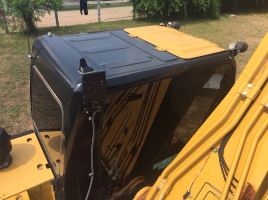 ขายดาวน์แบคโฮ CATERPILLAR 320D2ทำงาน 2098ชั่วโมง สวยมาก สนใจโทร 081-970-1072