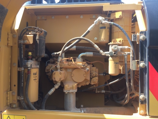 ขายดาวน์แบคโฮ CATERPILLAR 320D2ทำงาน 2098ชั่วโมง สวยมาก สนใจโทร 081-970-1072