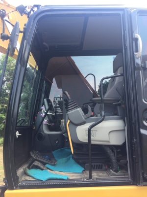 ขายดาวน์แบคโฮ CATERPILLAR 320D2ทำงาน 2098ชั่วโมง สวยมาก สนใจโทร 081-970-1072