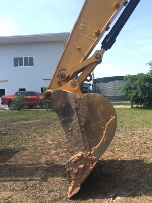 ขายดาวน์แบคโฮ CATERPILLAR 320D2ทำงาน 2098ชั่วโมง สวยมาก สนใจโทร 081-970-1072