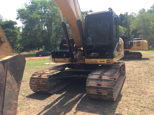 ขายดาวน์แบคโฮ CATERPILLAR 320D2ทำงาน 2098ชั่วโมง สวยมาก สนใจโทร 081-970-1072