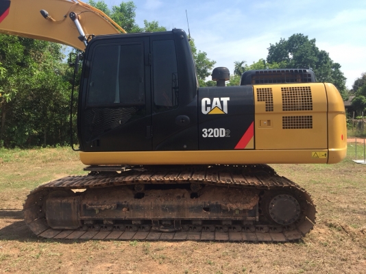 ขายดาวน์แบคโฮ CATERPILLAR 320D2ทำงาน 2098ชั่วโมง สวยมาก สนใจโทร 081-970-1072