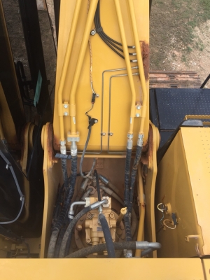 ขายดาวน์แบคโฮ CATERPILLAR 320D2ทำงาน 2098ชั่วโมง สวยมาก สนใจโทร 081-970-1072