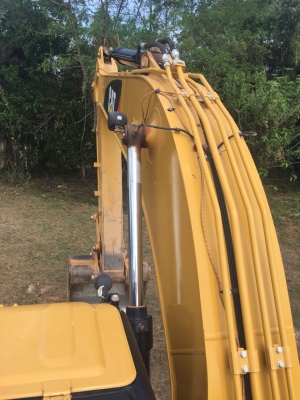 ขายดาวน์แบคโฮ CATERPILLAR 320D2ทำงาน 2098ชั่วโมง สวยมาก สนใจโทร 081-970-1072