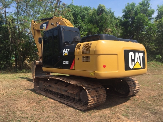 ขายดาวน์แบคโฮ CATERPILLAR 320D2ทำงาน 2098ชั่วโมง สวยมาก สนใจโทร 081-970-1072
