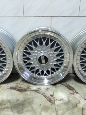 ขายล้อแม็กซ์ลายรังผี้งขอบ 16 นิ้ว กว้าง 7 นิ้วสั้น 6 รู 139.7 ET0