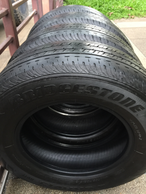 ยาง Bridgestone 205 70 15 ปี17 ดอกเต็ม ไม่มีปะ ใช้ยาว ราคาไม่แพง