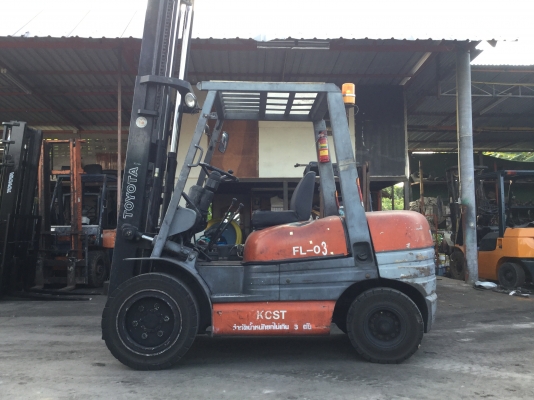 อาร์ ซี เอช โฟรคลิฟท์  ขาย โตโยต้า รุ่น 6 ดีเซล 3 ตัน เสาเข้าตู้ 4.5. เมตร