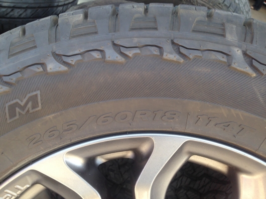 ล้อTOYOTA  FORTUNER TRD4 สภาพสวย พร้อมยางปี15   4วง 39000บาท