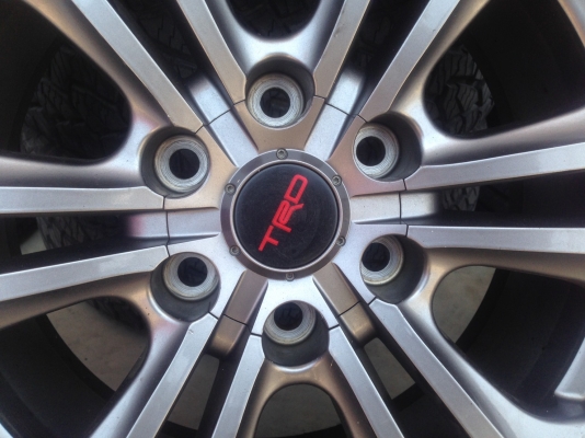 ล้อTOYOTA  FORTUNER TRD4 สภาพสวย พร้อมยางปี15   4วง 39000บาท