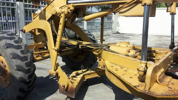 รถเกรด CAT 140 G เล่มทะเบียนราคา 3,500,000 รถ กทม.