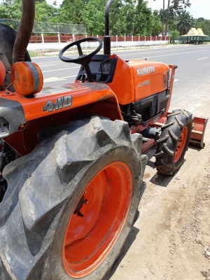 ขายครับ 34 แรง ใบดัน ผานพรวน สีเดิมๆ เล่มชุดโอนครบ ราคา 165,000 บาท กันทรลักษ์ ศรีสะเกษ โทร.0816004753/0984422502 ครับ