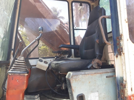 ขายรถแบคโฮ KOMATSU PC200-5 เปลี่ยนเครื่อง อีซูซุ ราคา 320000 ขายรถแบคโฮ KOMATSU PC200-5 เปลี่ยนเครื่อง อีซูซุ ราคา 320000