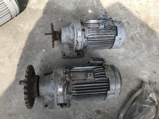 ขายมอเตอร์เกียร์ Cycro drive Sumitomo 3HP. 380V อัตราทด 1:15 เพลาออกประมาณ 100รอบต่อนาที สภาพสวยมากเดิมๆ วิ่งนิ่ม พร้อมใช้งาน มี 2ตัวครับ ราคาตัวละ 9,800 บาท