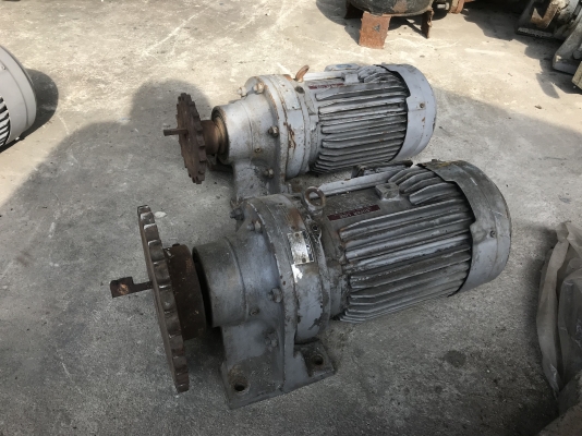 ขายมอเตอร์เกียร์ Cycro drive Sumitomo 3HP. 380V อัตราทด 1:15 เพลาออกประมาณ 100รอบต่อนาที สภาพสวยมากเดิมๆ วิ่งนิ่ม พร้อมใช้งาน มี 2ตัวครับ ราคาตัวละ 9,800 บาท