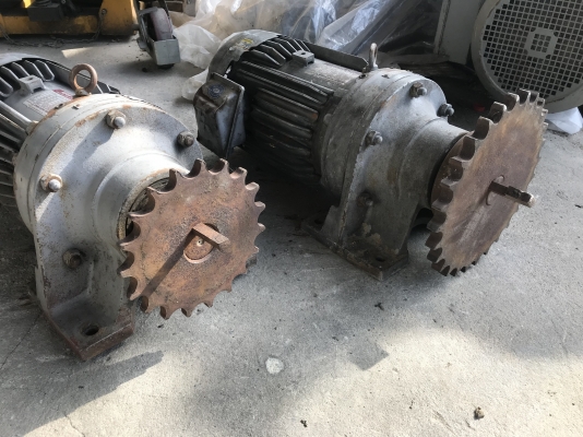 ขายมอเตอร์เกียร์ Cycro drive Sumitomo 3HP. 380V อัตราทด 1:15 เพลาออกประมาณ 100รอบต่อนาที สภาพสวยมากเดิมๆ วิ่งนิ่ม พร้อมใช้งาน มี 2ตัวครับ ราคาตัวละ 9,800 บาท