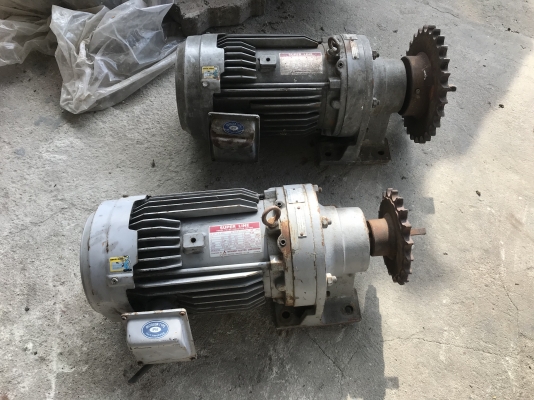 ขายมอเตอร์เกียร์ Cycro drive Sumitomo 3HP. 380V อัตราทด 1:15 เพลาออกประมาณ 100รอบต่อนาที สภาพสวยมากเดิมๆ วิ่งนิ่ม พร้อมใช้งาน มี 2ตัวครับ ราคาตัวละ 9,800 บาท