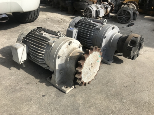 ขายมอเตอร์เกียร์ Cycro drive Sumitomo 5HP. 380V อัตราทด 1:15 เพลาออกประมาณ 100รอบต่อนาที สภาพสวยมากเดิมๆ วิ่งนิ่ม พร้อมใช้งาน มี 2ตัวครับ ราคาตัวละ 12,500 บาท