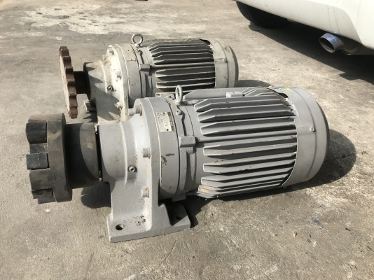 ขายมอเตอร์เกียร์ Cycro drive Sumitomo 5HP. 380V อัตราทด 1:15 เพลาออกประมาณ 100รอบต่อนาที สภาพสวยมากเดิมๆ วิ่งนิ่ม พร้อมใช้งาน มี 2ตัวครับ ราคาตัวละ 12,500 บาท
