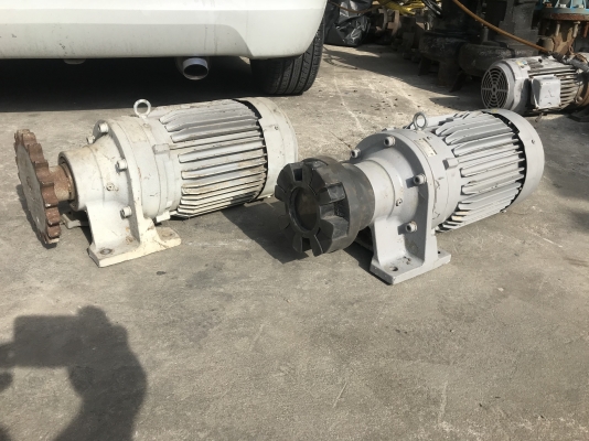 ขายมอเตอร์เกียร์ Cycro drive Sumitomo 5HP. 380V อัตราทด 1:15 เพลาออกประมาณ 100รอบต่อนาที สภาพสวยมากเดิมๆ วิ่งนิ่ม พร้อมใช้งาน มี 2ตัวครับ ราคาตัวละ 12,500 บาท
