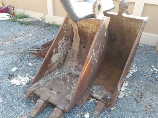 บุ้งกี๋แบคโค 200