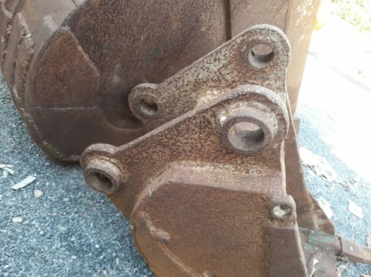 บุ้งกี๋แบคโค 200