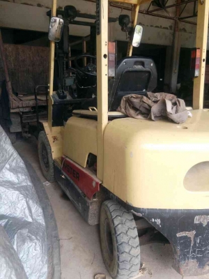 ขายรถยกHyster2.5ตัน พร้อมใช้เกียร์มือ เสา 3 เมตร