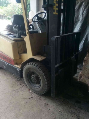 ขายรถยกHyster2.5ตัน พร้อมใช้เกียร์มือ เสา 3 เมตร