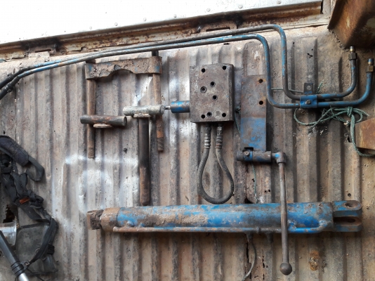 ขอขายชุดดันหน้ารถไถฟอร์ พร้อมๆเอาไปใส่ได้เลยครับ ขอขายชุดดันหน้ารถไถฟอร์ พร้อมๆเอาไปใส่ได้เลยครับ