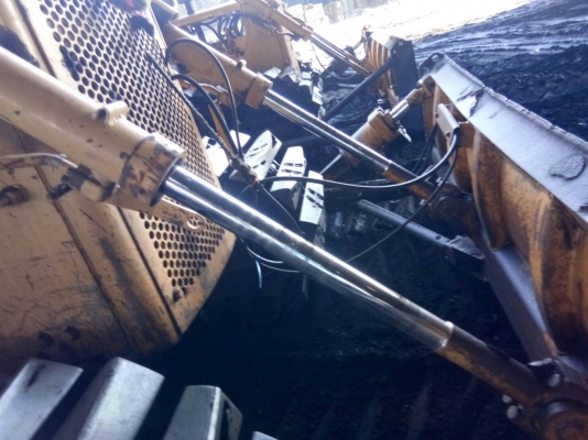 ขายรถแทรกเตอร์CAT D5B ตีนเป็ดเอกสารอินวอย ขายรถแทรกเตอร์CAT D5B ตีนเป็ดเอกสารอินวอย