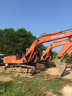 Hitachi EX200-1 สภาพดีมากๆ พร้อมใช้งาน เอวดี ปั้มดี โช่เตม Hitachi EX200-1 สภาพดีมากๆ พร้อมใช้งาน เอวดี ปั้มดี โช่เตม