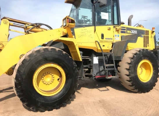 ขายรถตักล้อยาง KOMATSU WA320-6 ปี 2013 รถนอกนำเข้าเองจากญี่ปุ่น สภาพสวยพร้อมใช้งาน มีVDOการทำงานครับ
