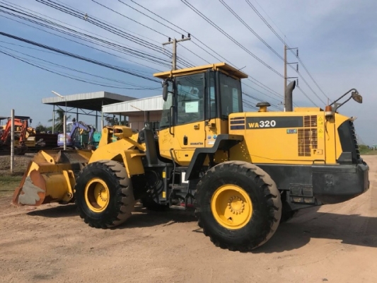 ขายรถตักล้อยาง KOMATSU WA320-6 ปี 2013 รถนอกนำเข้าเองจากญี่ปุ่น สภาพสวยพร้อมใช้งาน มีVDOการทำงานครับ