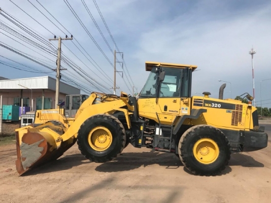 ขายรถตักล้อยาง KOMATSU WA320-6 ปี 2013 รถนอกนำเข้าเองจากญี่ปุ่น สภาพสวยพร้อมใช้งาน มีVDOการทำงานครับ
