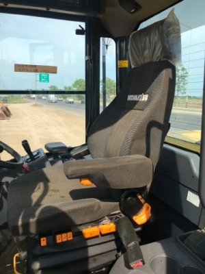 ขายรถตักล้อยาง KOMATSU WA320-6 ปี 2013 รถนอกนำเข้าเองจากญี่ปุ่น สภาพสวยพร้อมใช้งาน มีVDOการทำงานครับ