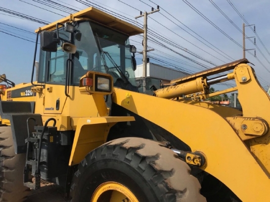 ขายรถตักล้อยาง KOMATSU WA320-6 ปี 2013 รถนอกนำเข้าเองจากญี่ปุ่น สภาพสวยพร้อมใช้งาน มีVDOการทำงานครับ