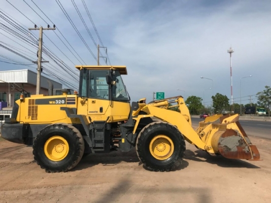 ขายรถตักล้อยาง KOMATSU WA320-6 ปี 2013 รถนอกนำเข้าเองจากญี่ปุ่น สภาพสวยพร้อมใช้งาน มีVDOการทำงานครับ
