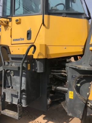 ขายรถตักล้อยาง KOMATSU WA320-6 ปี 2013 รถนอกนำเข้าเองจากญี่ปุ่น สภาพสวยพร้อมใช้งาน มีVDOการทำงานครับ