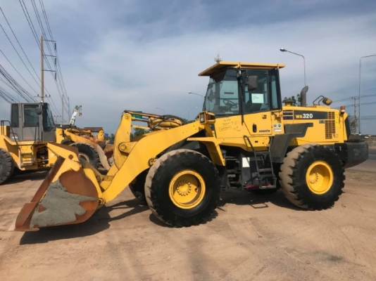 ขายรถตักล้อยาง KOMATSU WA320-6 ปี 2013 รถนอกนำเข้าเองจากญี่ปุ่น สภาพสวยพร้อมใช้งาน มีVDOการทำงานครับ