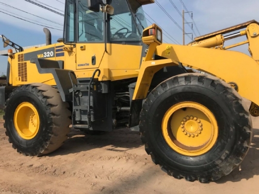 ขายรถตักล้อยาง KOMATSU WA320-6 ปี 2013 รถนอกนำเข้าเองจากญี่ปุ่น สภาพสวยพร้อมใช้งาน มีVDOการทำงานครับ