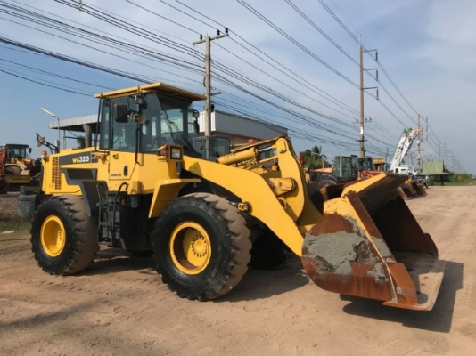 ขายรถตักล้อยาง KOMATSU WA320-6 ปี 2013 รถนอกนำเข้าเองจากญี่ปุ่น สภาพสวยพร้อมใช้งาน มีVDOการทำงานครับ