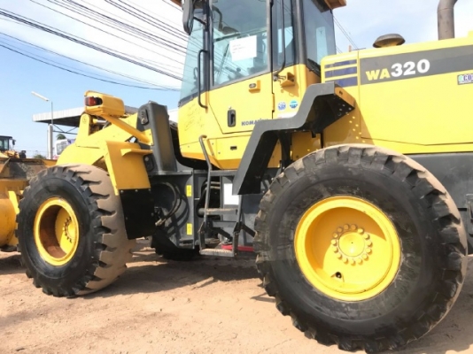 ขายรถตักล้อยาง KOMATSU WA320-6 ปี 2013 รถนอกนำเข้าเองจากญี่ปุ่น สภาพสวยพร้อมใช้งาน มีVDOการทำงานครับ